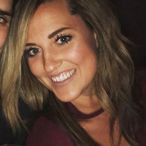 Meet your Posher, Maura